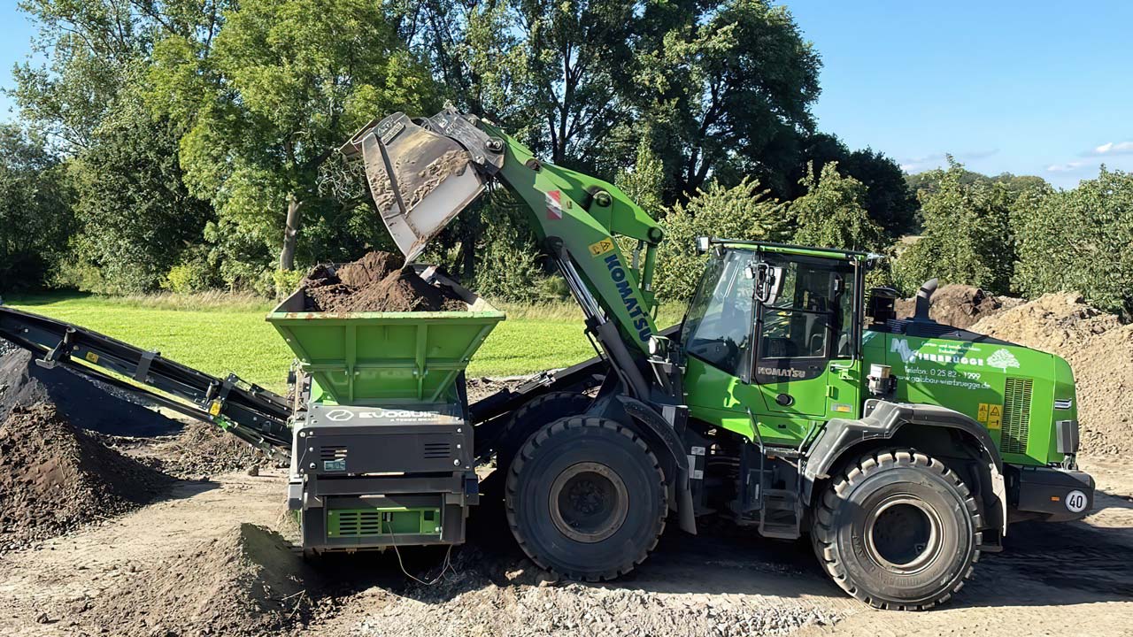 Wierbrügge Maschine bei mobiler Erdaufbereitung
